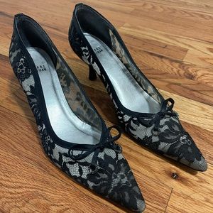 STUART WEITZMAN lace pumps